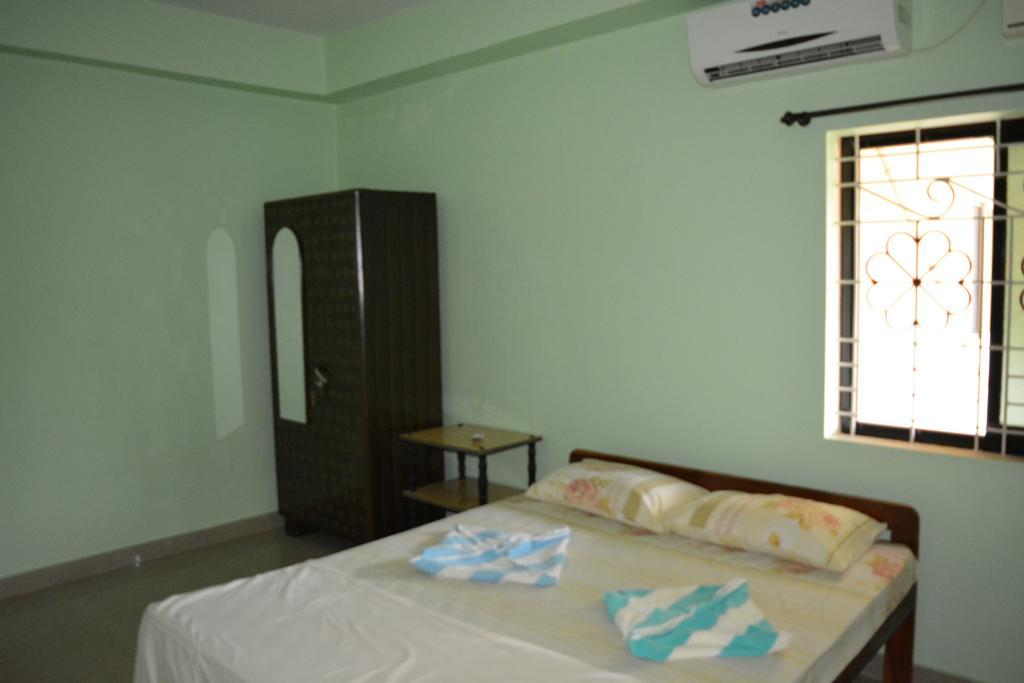 Vailankanni Guesthouse Morjim Room photo